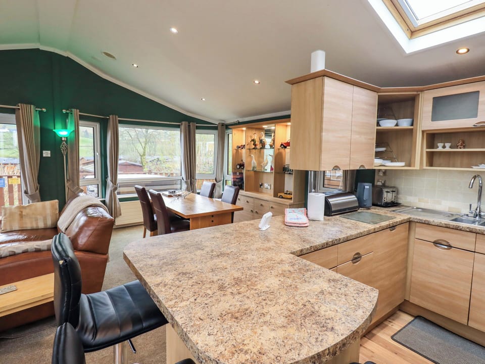 Cottage | Private kitchen | Fridge, microwave, dishwasher, cookware/dishes/utensils