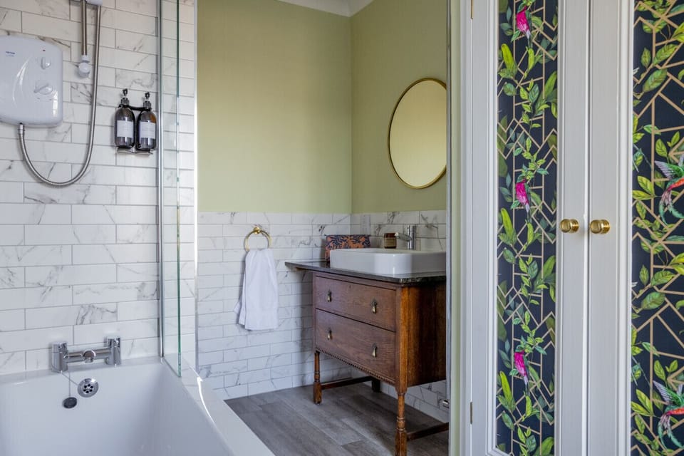 Morleys #1 - Bathroom