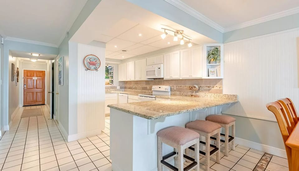 Kitchen bar seating 