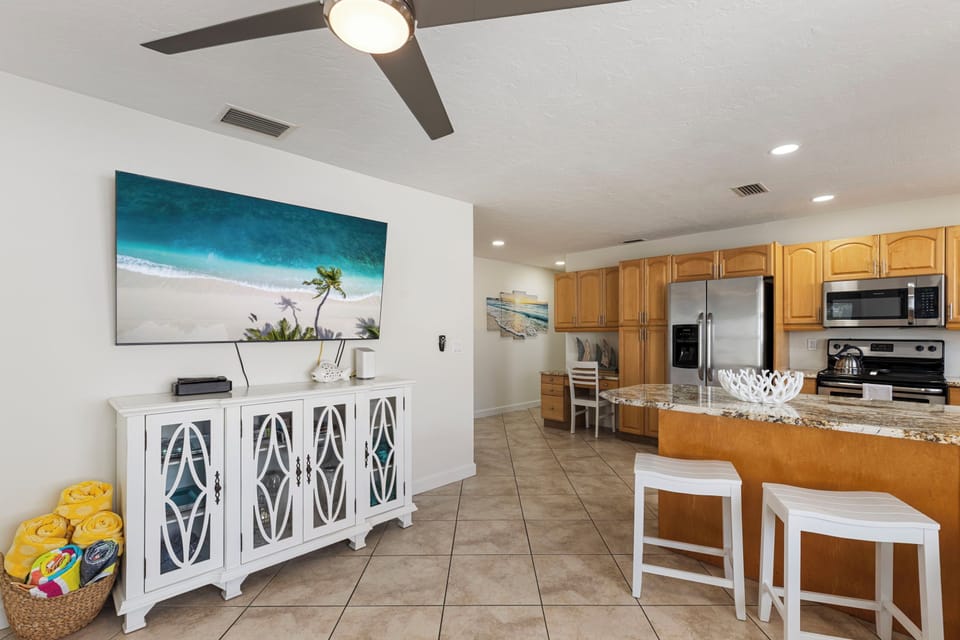 Seamlessly connect from dining to living areas — perfect for hosting meals and movie nights