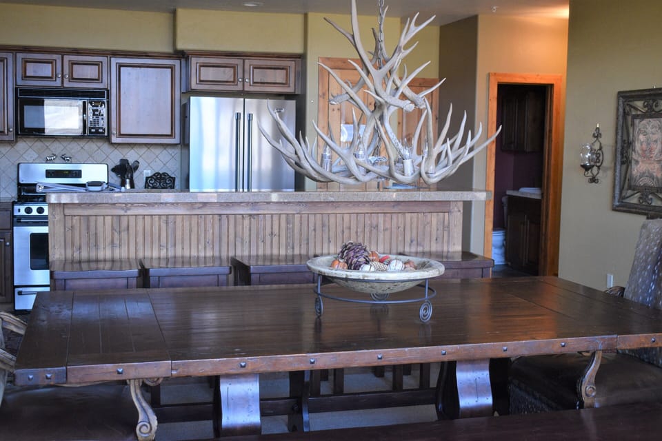 Dining room table for 8 plus 5 bar stools - plenty of room to entertain  