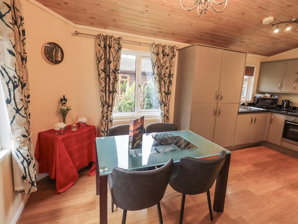 Cottage | Private kitchen | Fridge, microwave, highchair, cookware/dishes/utensils