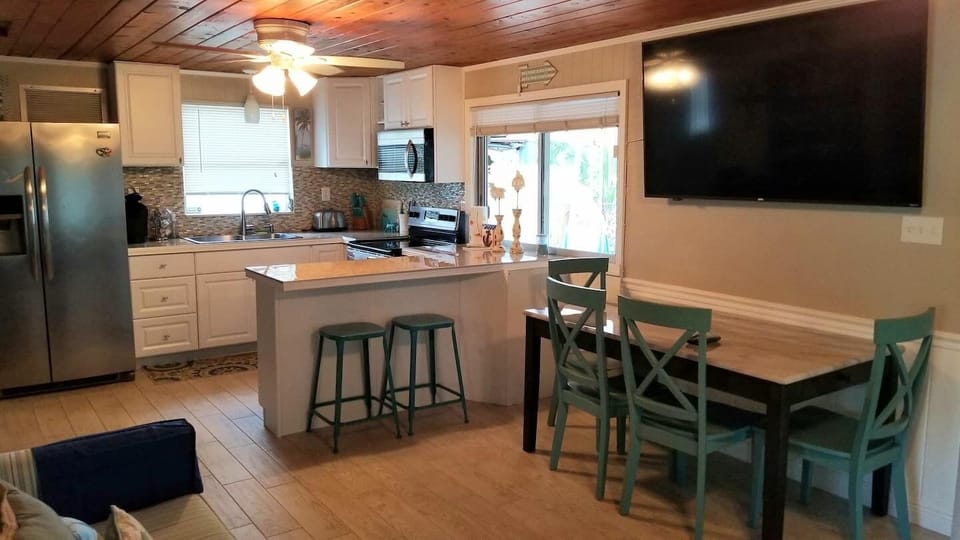 This is the new TV and kitchen table