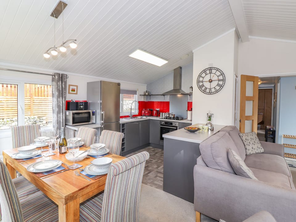 Cottage | Dining