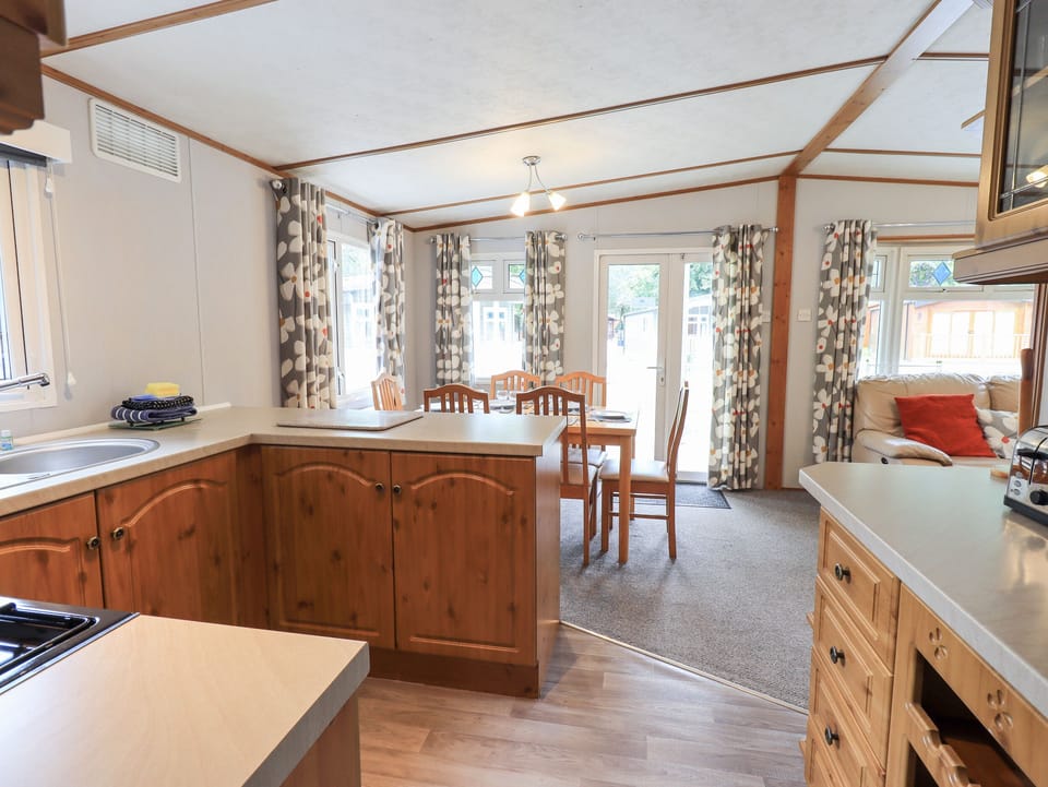 Cottage | Private kitchen | Fridge, microwave, cookware/dishes/utensils