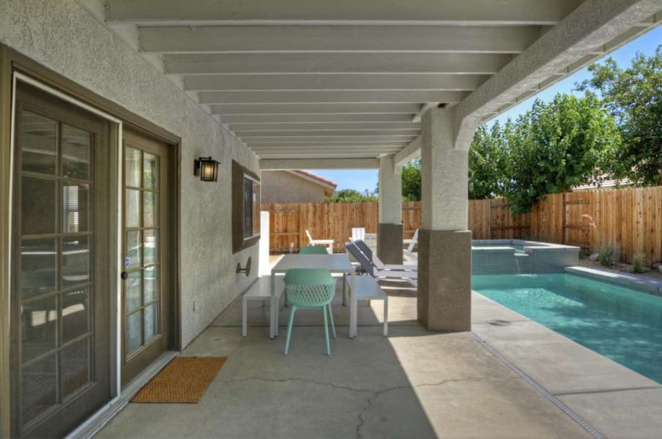 Have dinner alfresco on the covered patio.