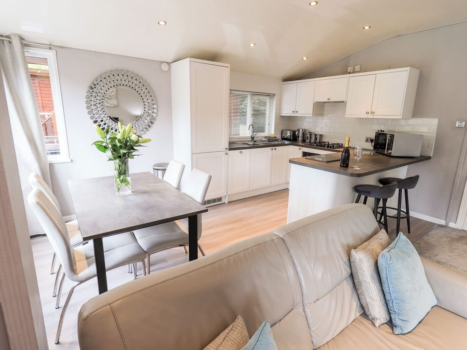 Cottage | Private kitchen | Fridge, dishwasher, cookware/dishes/utensils