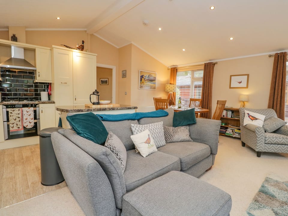Cottage | Living area | Fireplace, DVD player