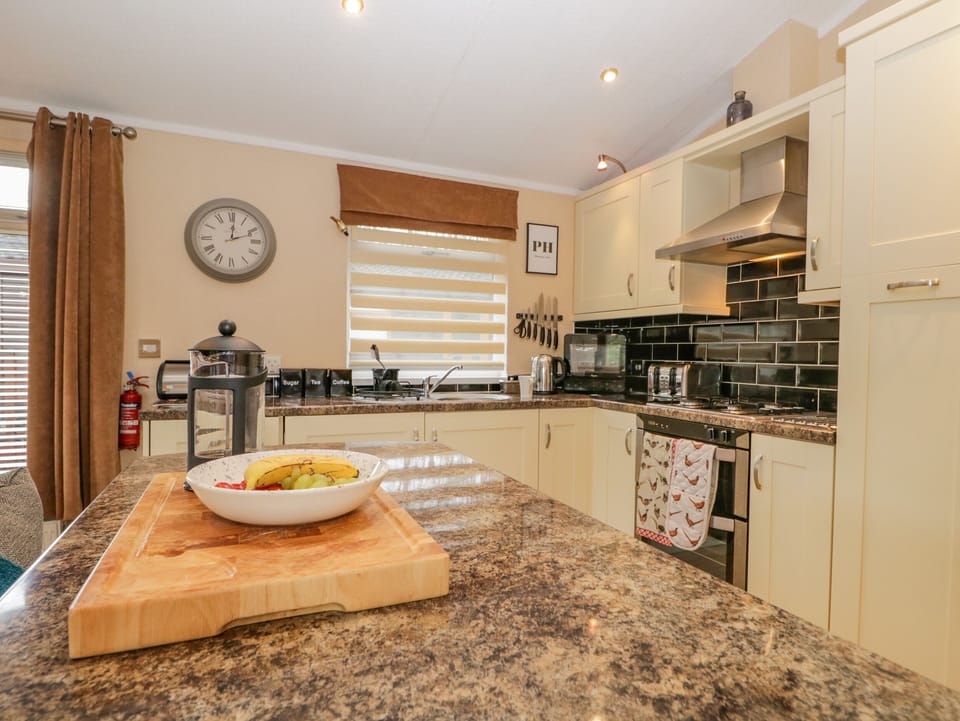 Cottage | Private kitchen | Fridge, microwave, oven, dishwasher
