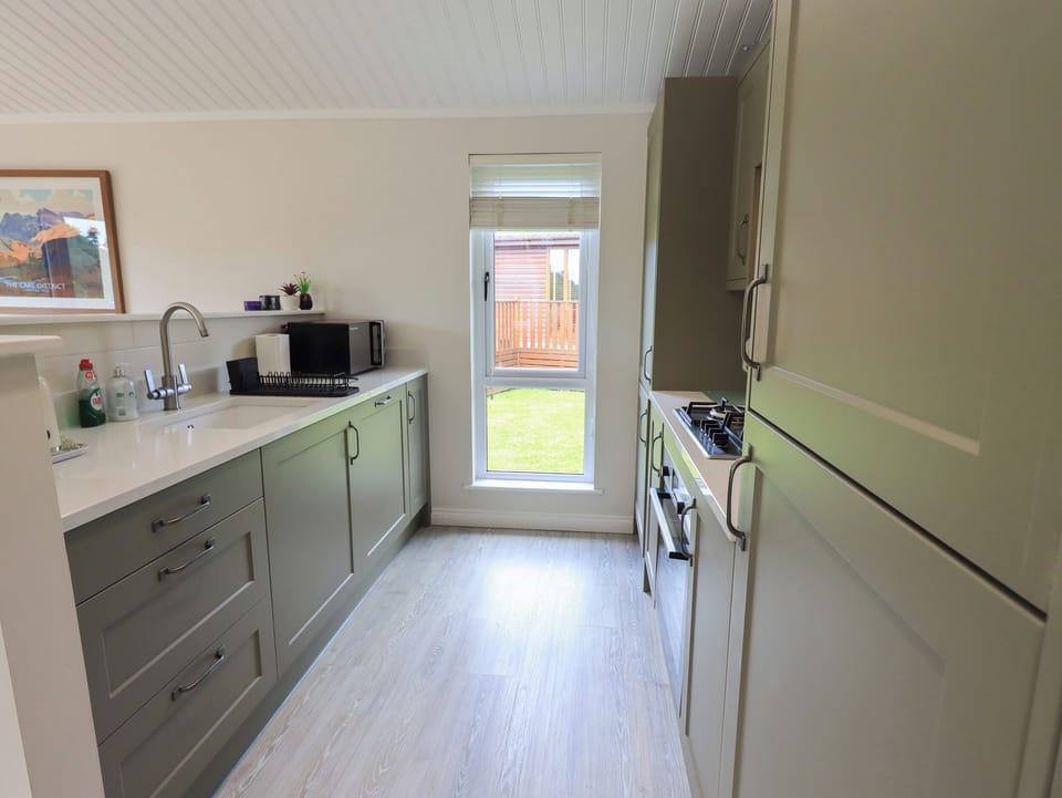 Cottage | Private kitchen | Fridge, dishwasher, cookware/dishes/utensils