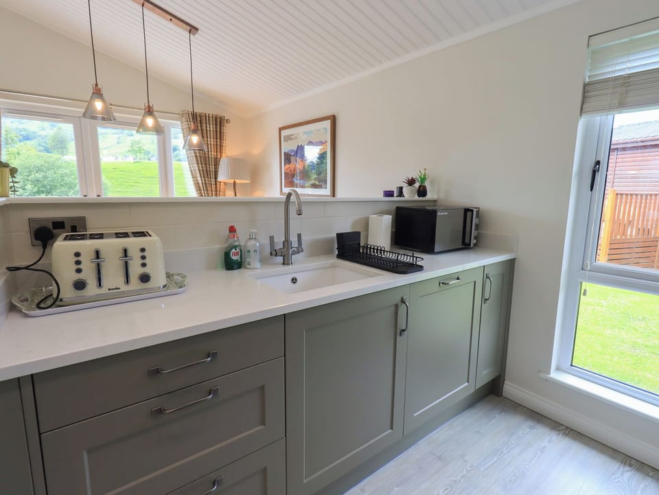 Cottage | Private kitchen | Fridge, dishwasher, cookware/dishes/utensils