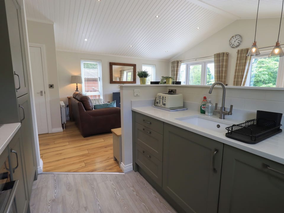 Cottage | Private kitchen | Fridge, dishwasher, cookware/dishes/utensils
