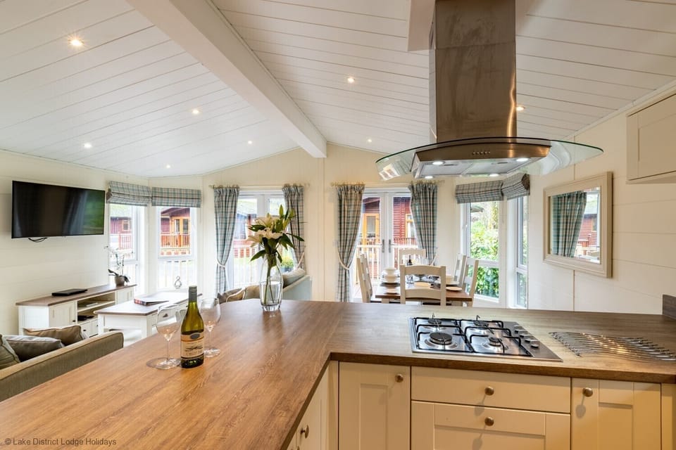 Cottage | Private kitchen | Fridge, microwave, dishwasher, cookware/dishes/utensils