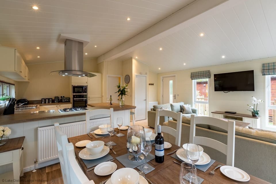 Cottage | Private kitchen | Fridge, microwave, dishwasher, cookware/dishes/utensils