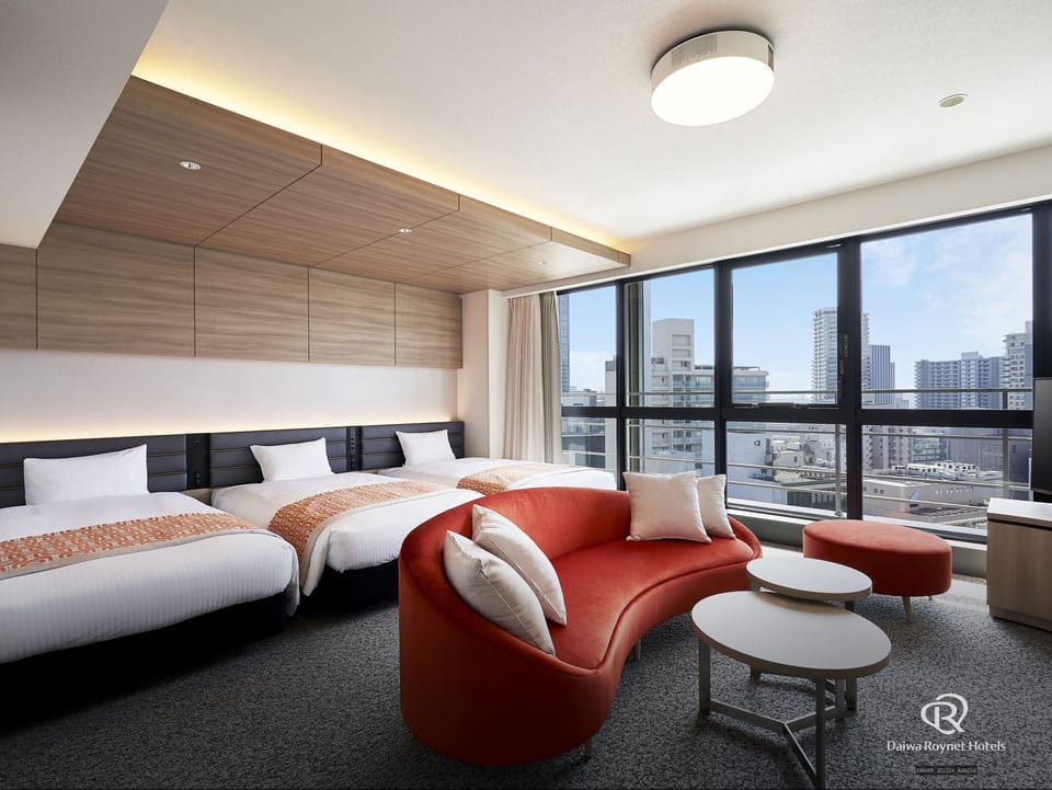 In-room safe, blackout drapes, soundproofing