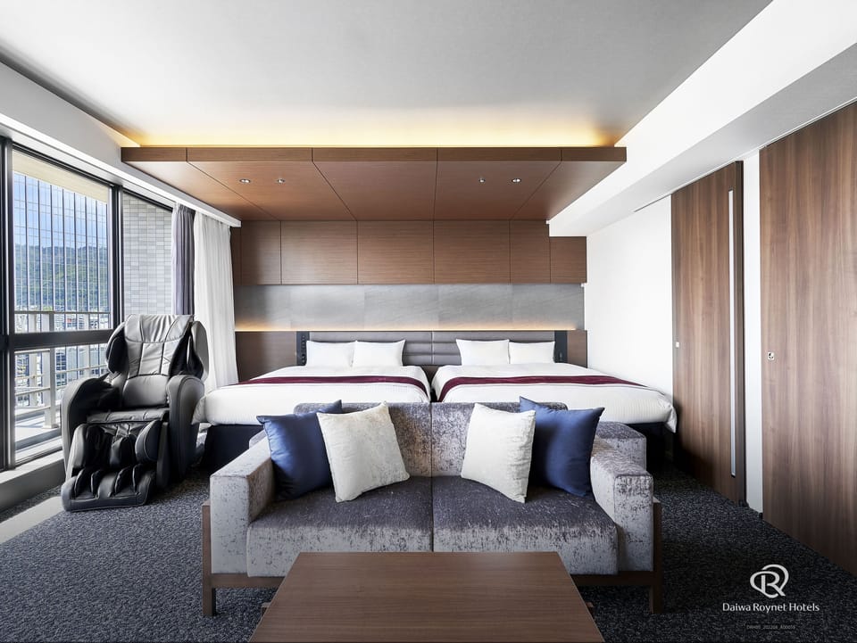 In-room safe, blackout drapes, soundproofing