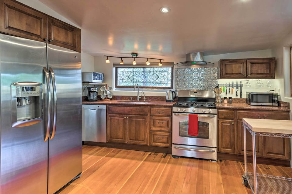 Kitchen | Fully Equipped w/ Cooking Essentials