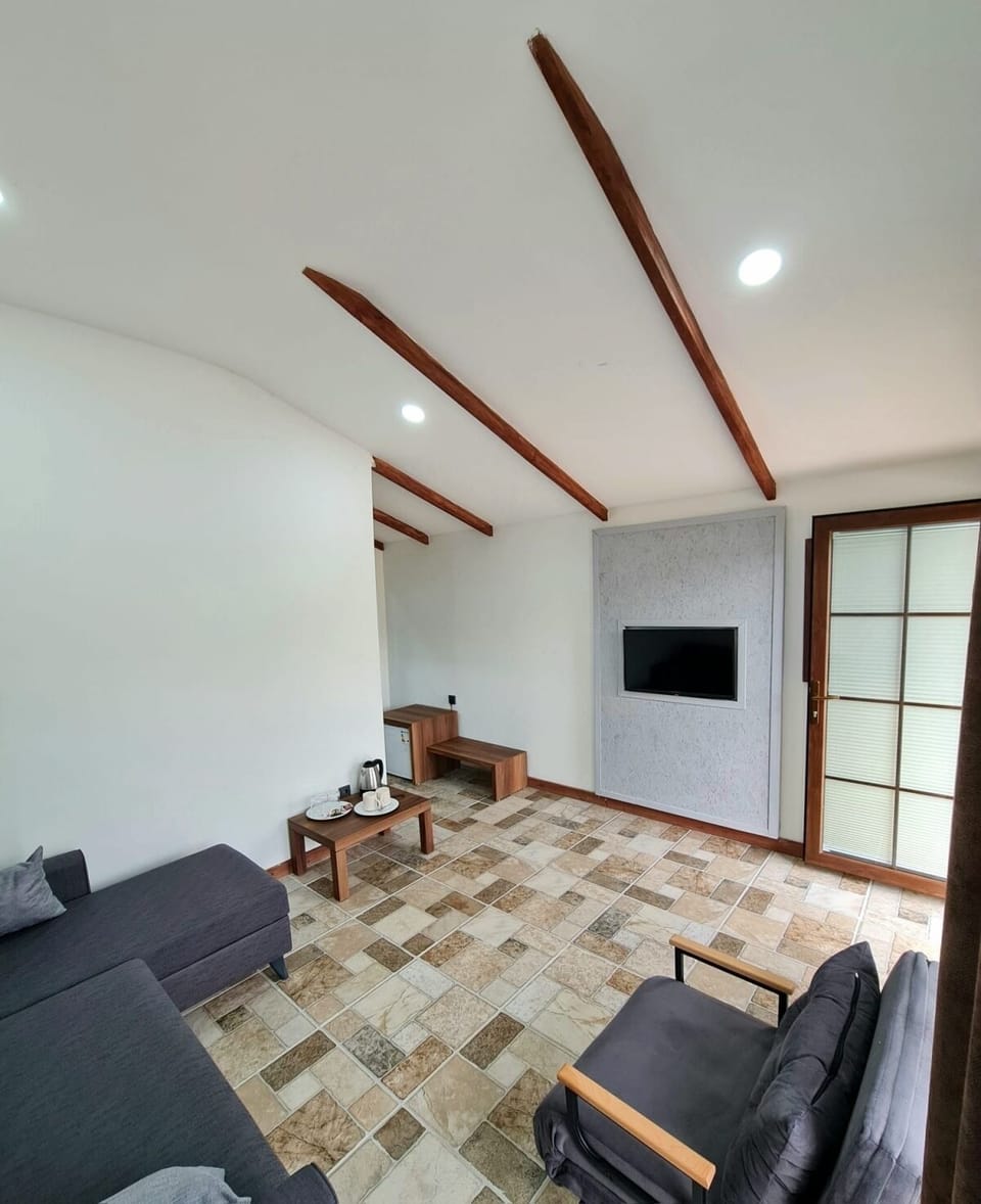 Family Room | Minibar, individually furnished, desk, bed sheets