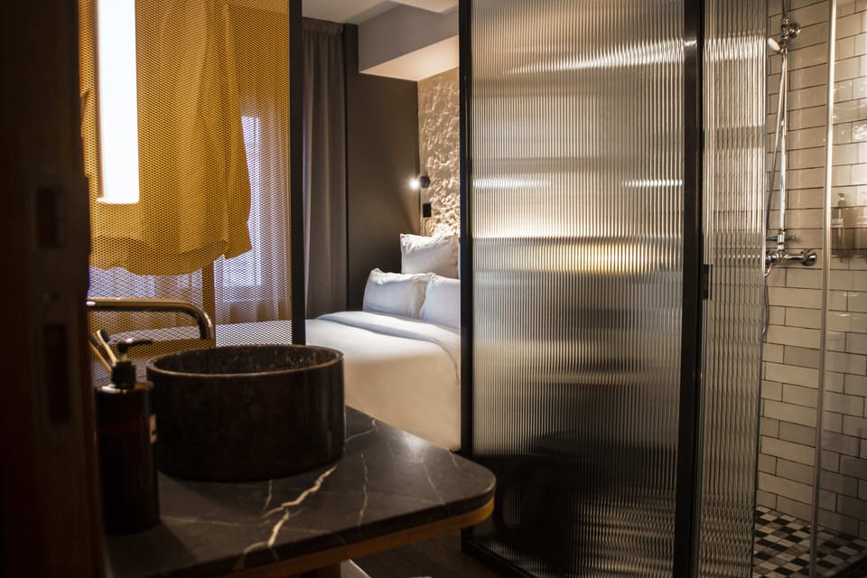 Single Room | Bathroom | Shower, hair dryer, towels