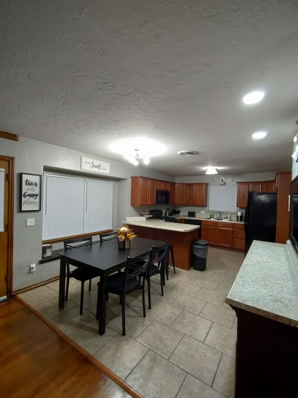 Open concept with Gas  Oven.... some breakfast items and coffee provided...