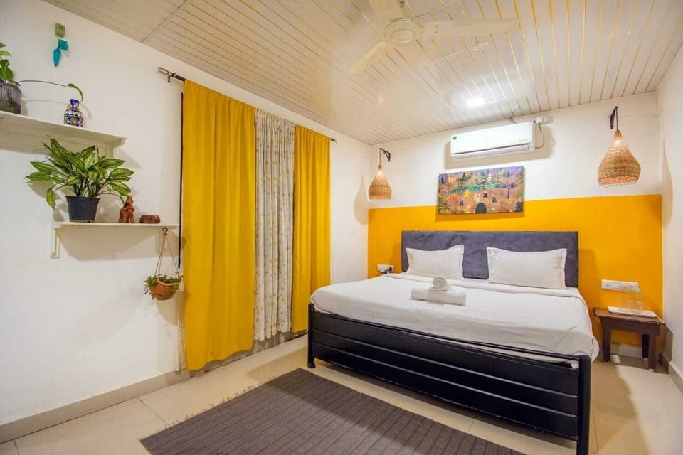 Deluxe Room | Bathroom | Shower, towels