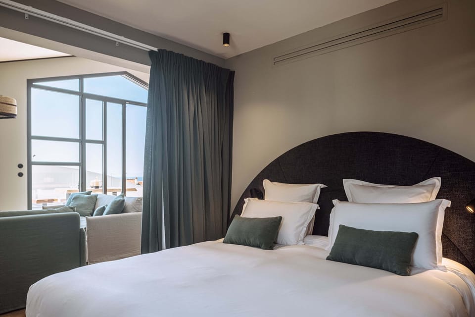 Panoramic Penthouse (Grande Suite Panorama -Terrasse Ocean) | In-room safe, desk, blackout drapes, soundproofing