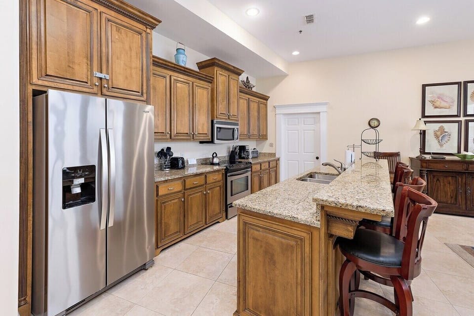 Sea Point Lodge 306 - Kitchen with Stainless Steel Appliances and Bar Seating