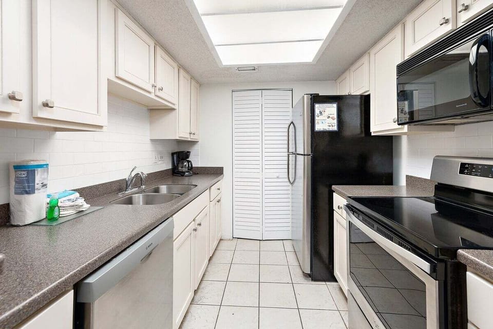 Beach Club 329 - Kitchen