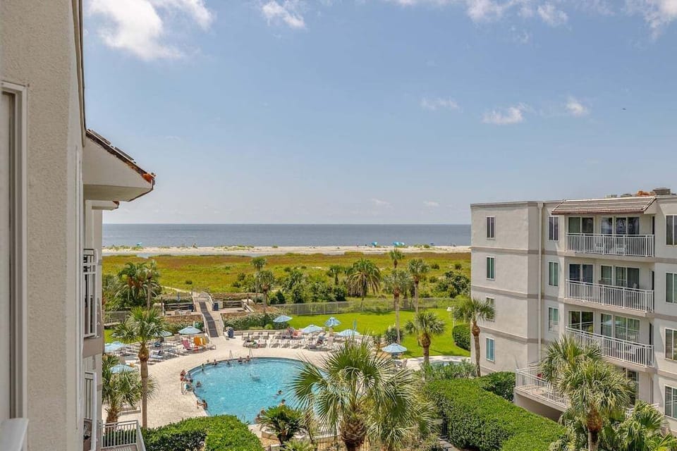 Beach Club 413 - Balcony View