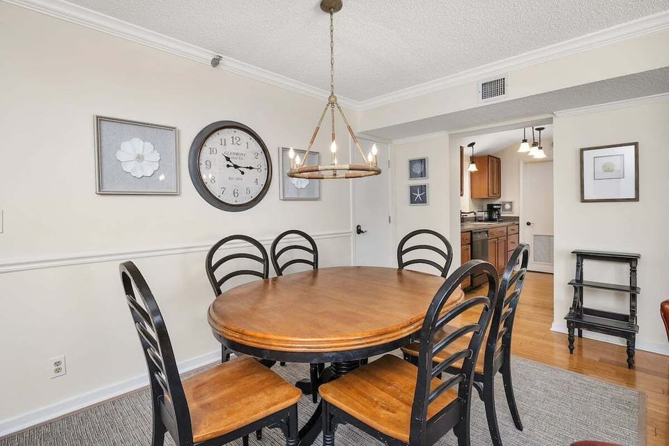 Beach Club 318 - Dining Space