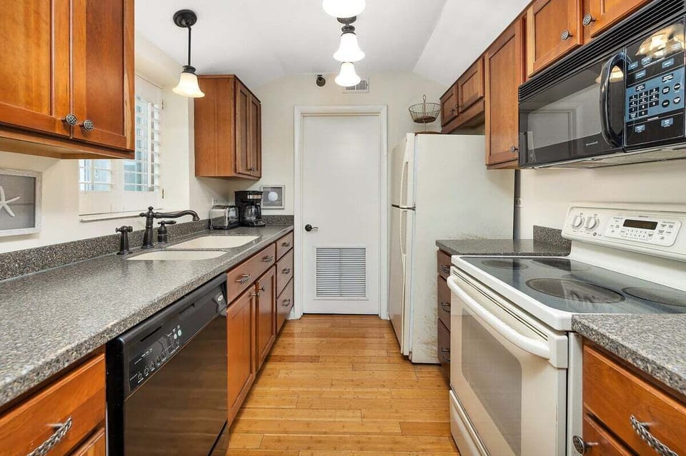 Beach Club 318 - Kitchen