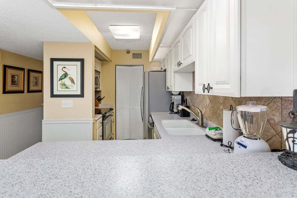 Beach Club 411 - Kitchen