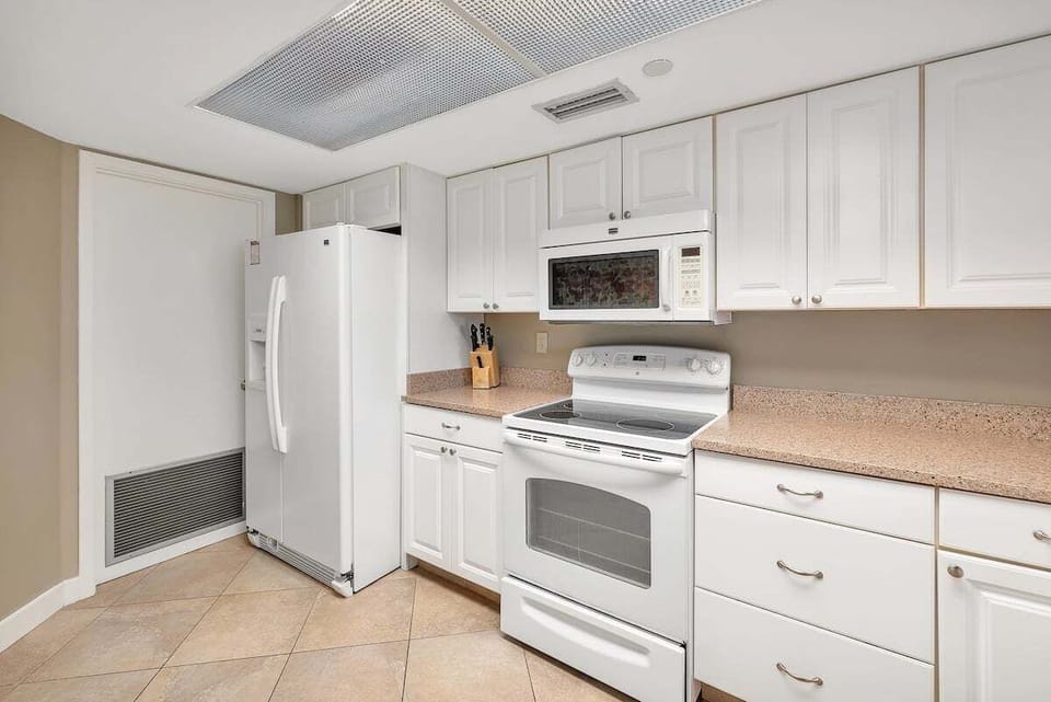 North Breakers 503 - Kitchen view
