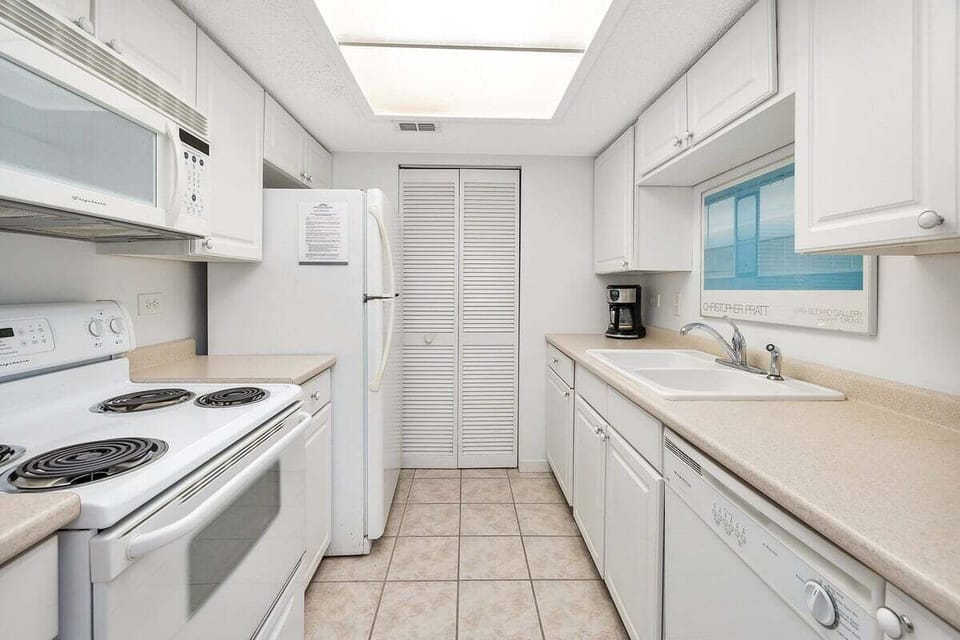 Beach Club 316 - Kitchen