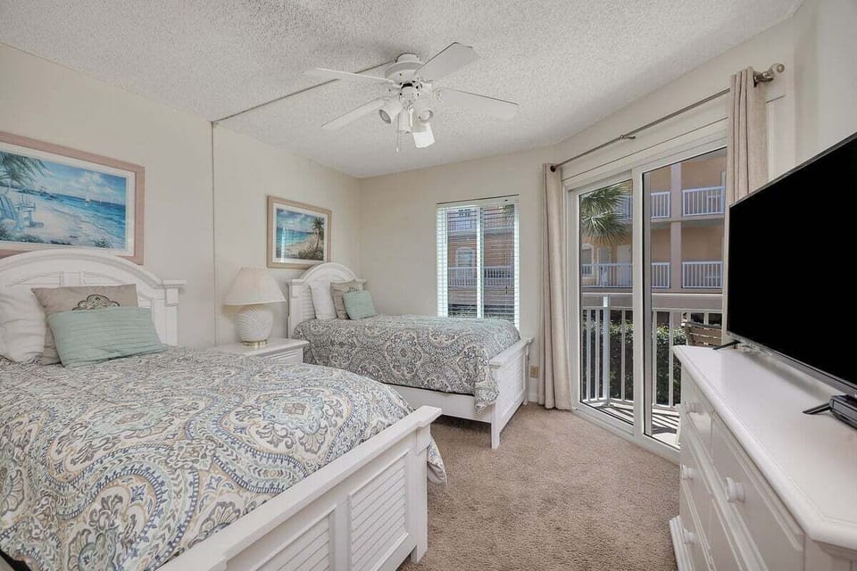 Beach Club 137 - Guest Bedroom with Balcony Access