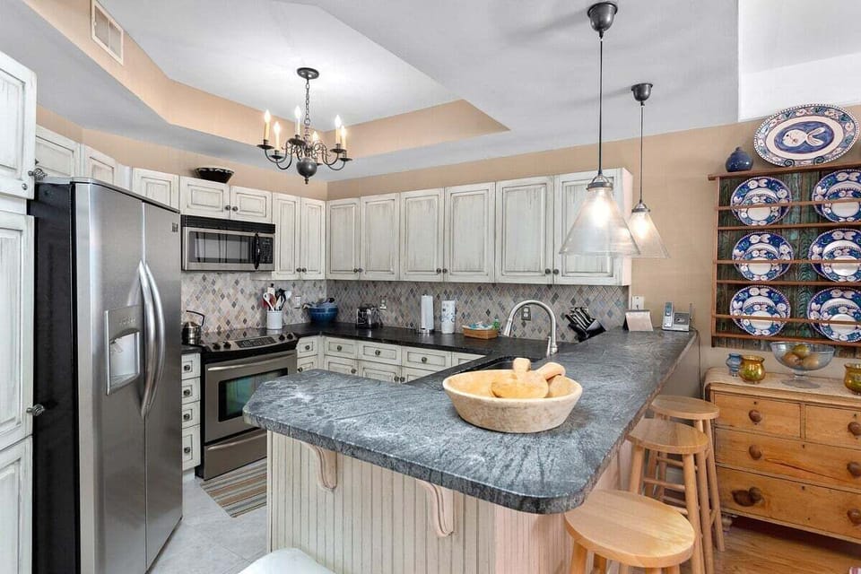 Saint Simons Grand 304 - Kitchen