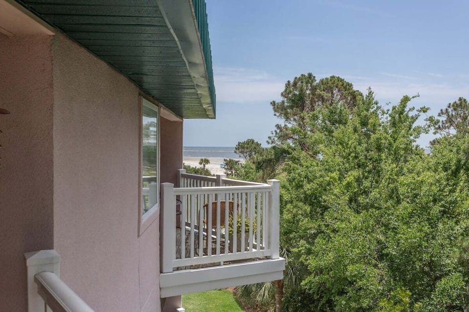 Shipwatch 302 - Ocean views from balcony