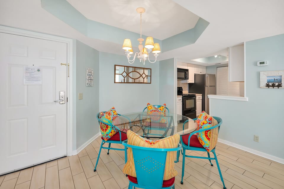 Beach Club 233 - Dining Space