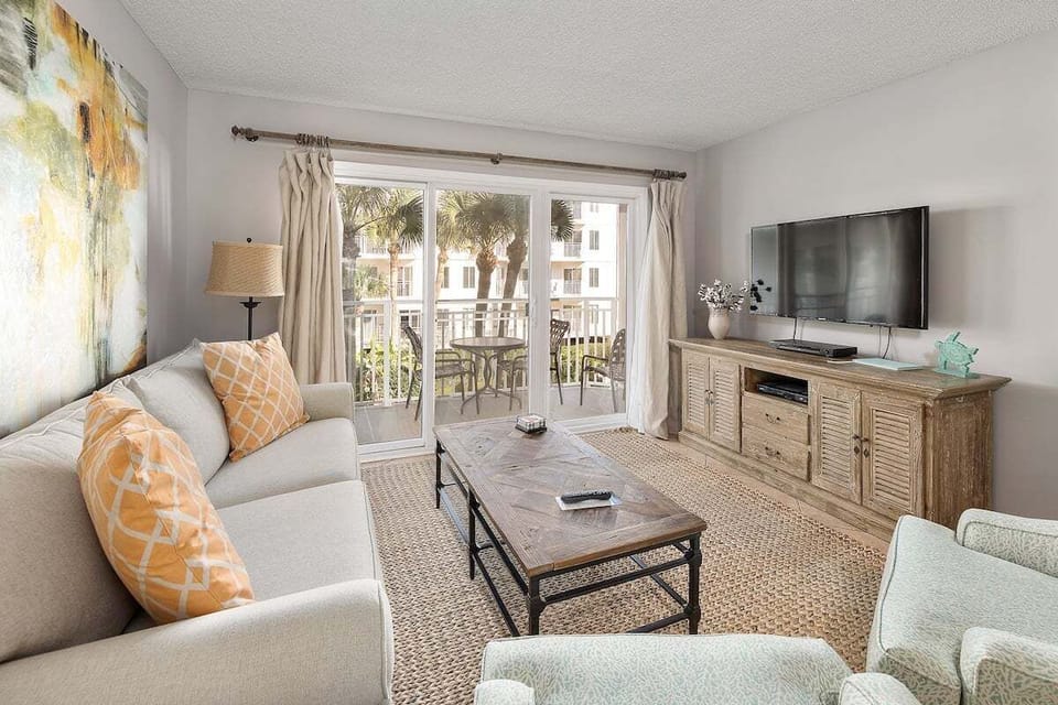 Beach Club 222 - Living Space