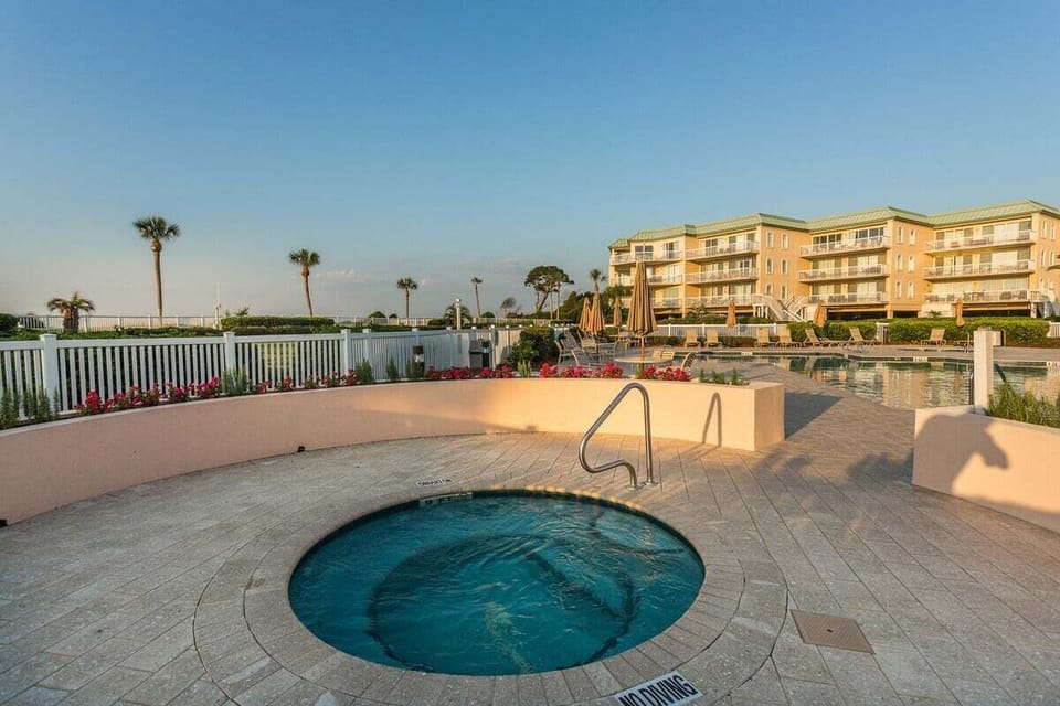 Saint Simons Grand Pool