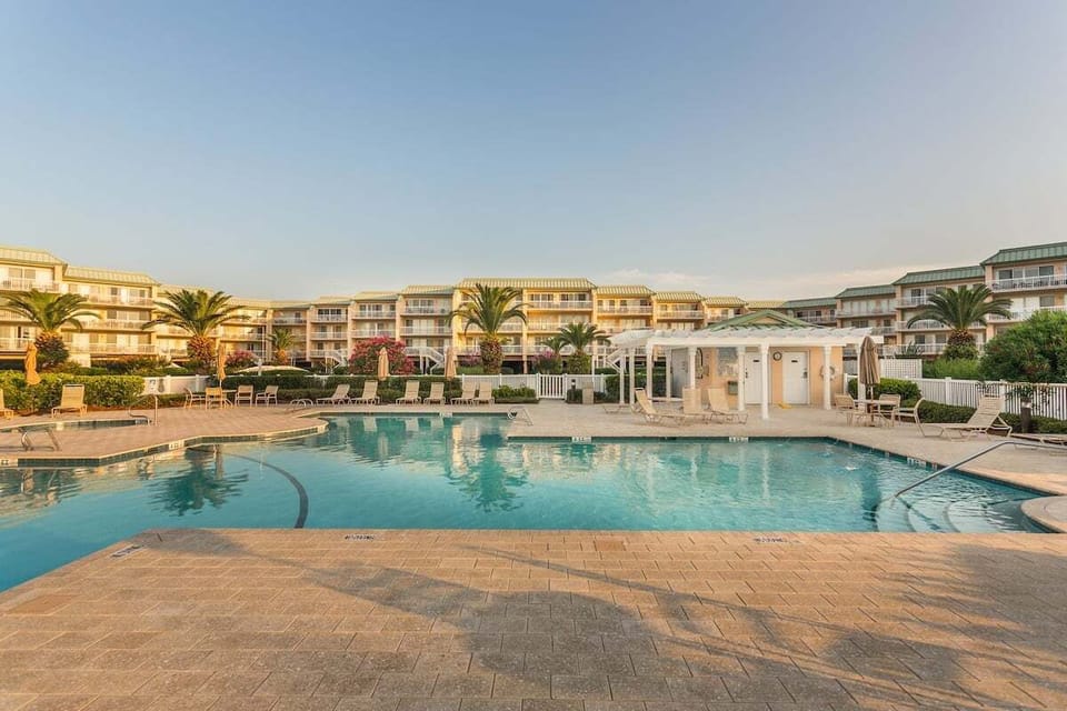 Saint Simons Grand #106 Pool and Hot Tub