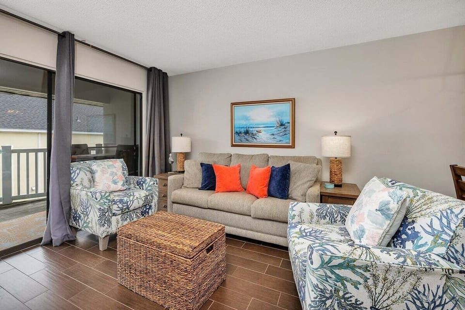 Shipwatch 305 - Living room with comfy couch and chairs