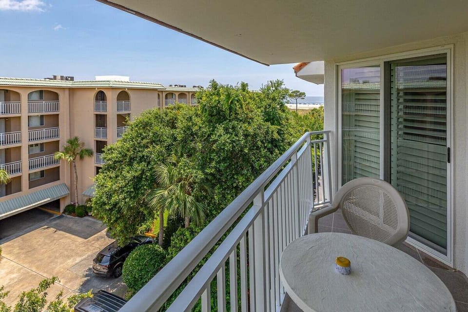 Beach Club 404 - Private Balcony
