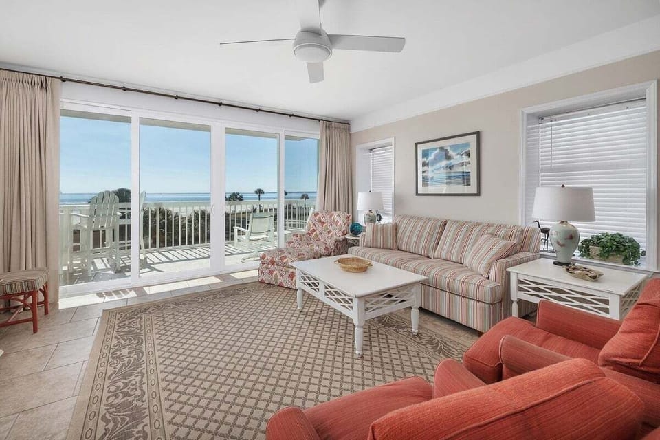 Saint Simons Grand 226 - Living Space