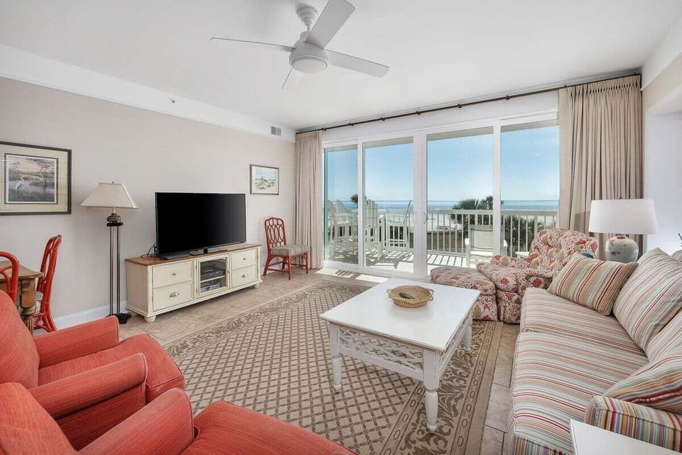 Saint Simons Grand 226 - Living Space with Direct Ocean Views