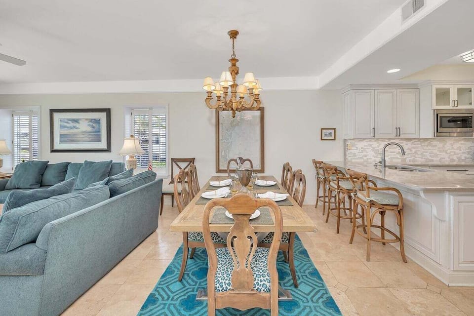 Saint Simons Grand #121 Dining Space with 6 chair table