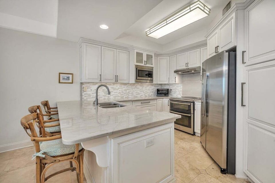 Saint Simons Grand #121 Kitchen with French Door Refrigerator and Electric Stove