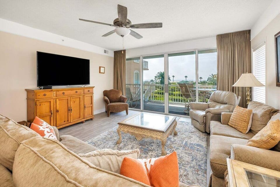 Saint Simons Grand 120 - Open Concept Living Space