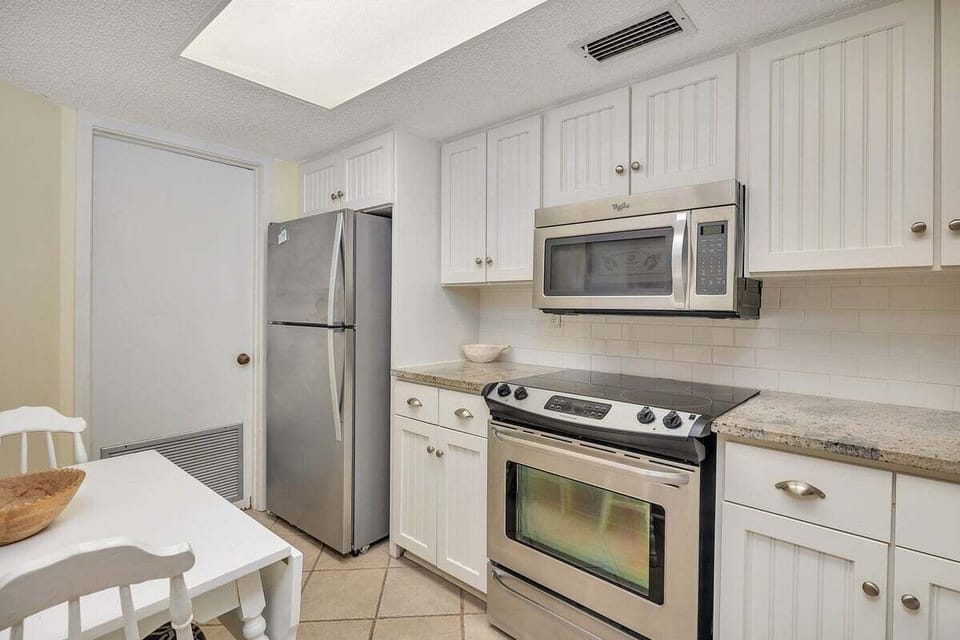 North Breakers 502 - Kitchen with stainless appliances