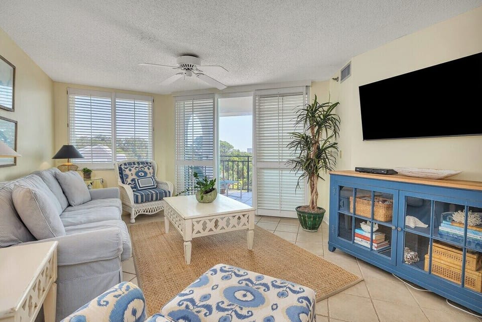 North Breakers 502 - Living room with patio access